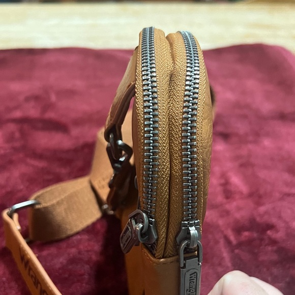 Wrangler Brown Leather Crossbody Bag - Picture 3 of 3